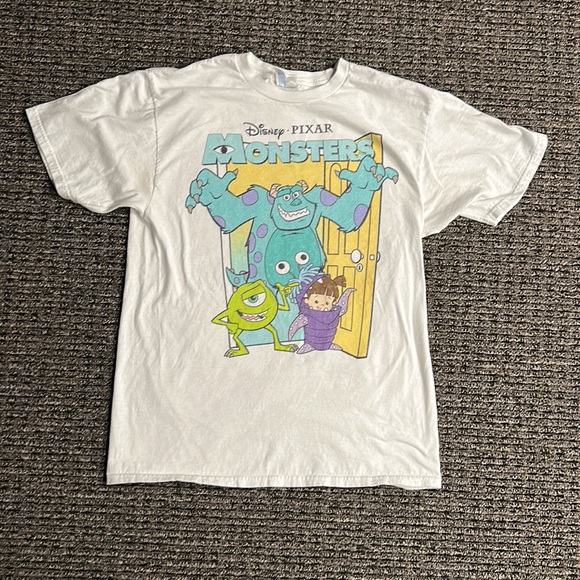 💥Women’s Size M | Disney’s Pixar Monsters Inc Group Poster T-Shirt💥 - Picture 2 of 10